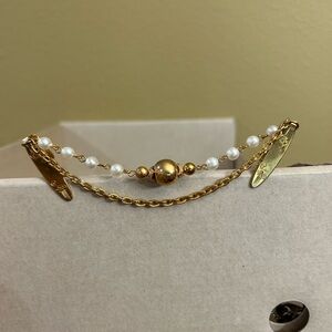 Elegant Gold and Pearl Bracelet